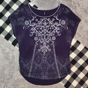 S | Edista | Floral Emblem Curved Hem Short Sleeved Blouse